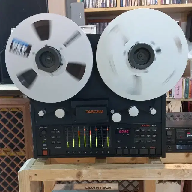 TASCAM TSR-8