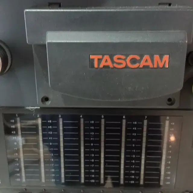 TASCAM TSR-8