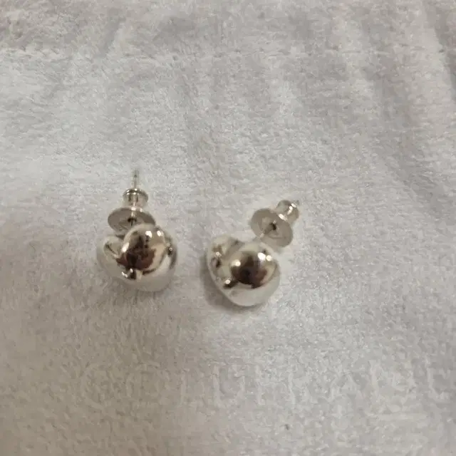 콜드프레임 VERY VINTAGE SILVER HEART EARRINGS