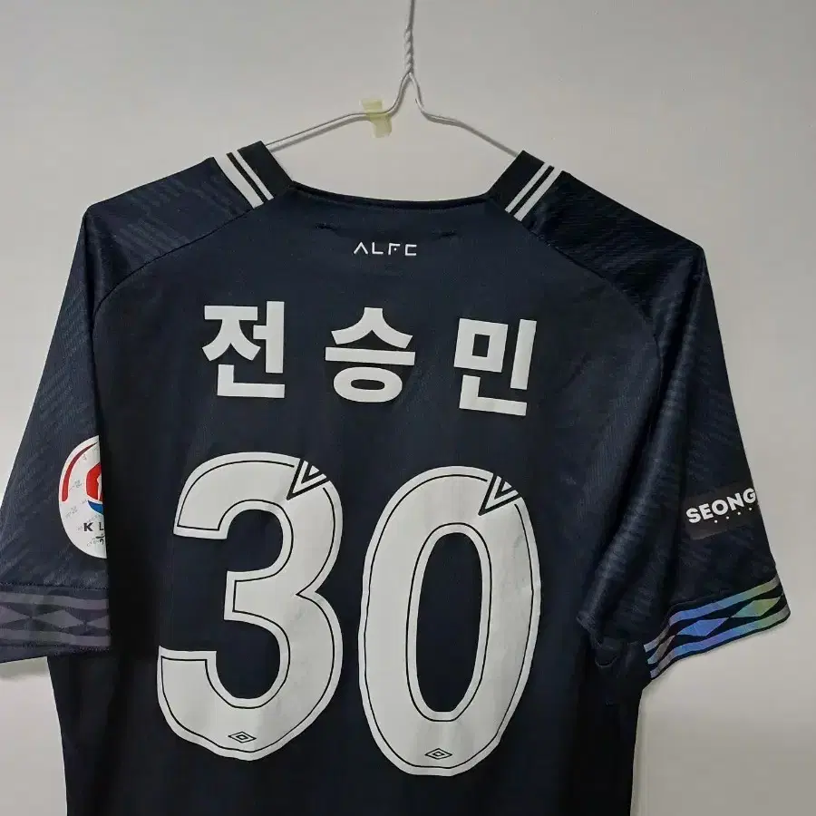 엄브로 성님FC 시절 전승민 축구유니폼(여100.남95)