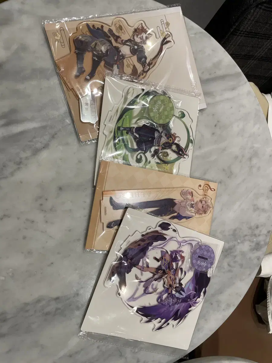 Genshin Impact acrylic stand (Goro,Albedo)