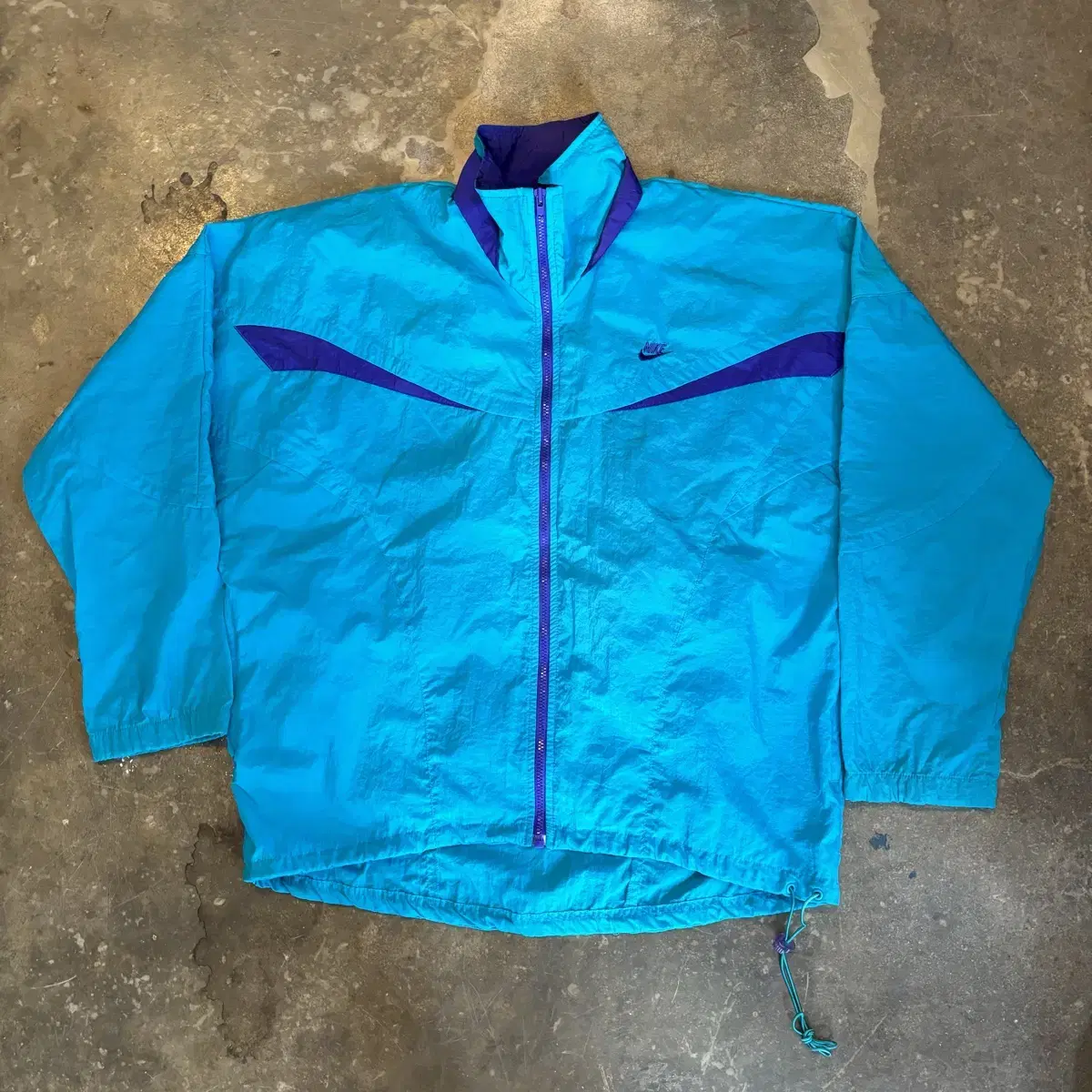 VINTAGE NIKE WINDBREAKER