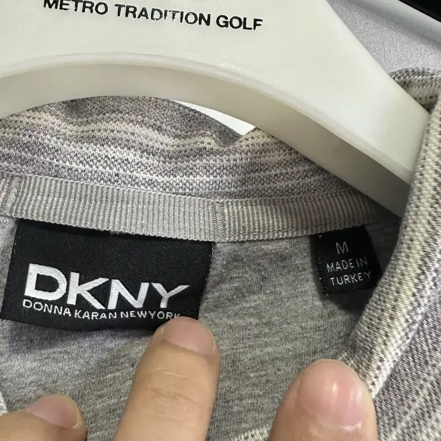 DKNY 반팔