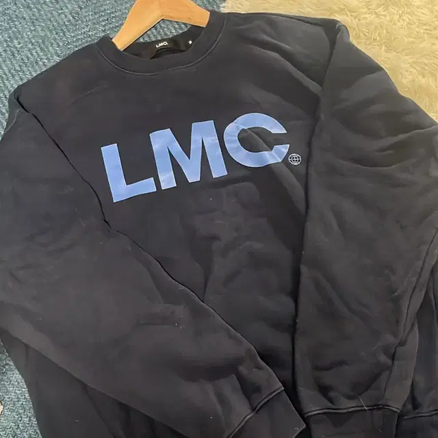 LMC 네이비 맨투맨m