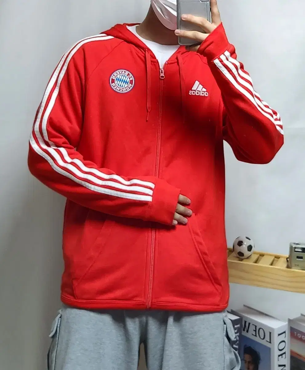 Bayern Munich 21-22 Adidas Tricolor Training Jersey with Hoodie