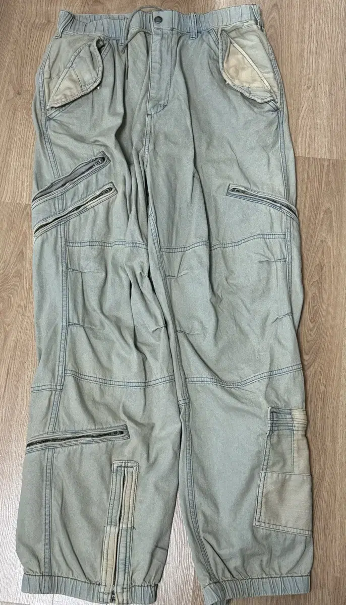 I'm selling the This Is Never Never That pants, size L.