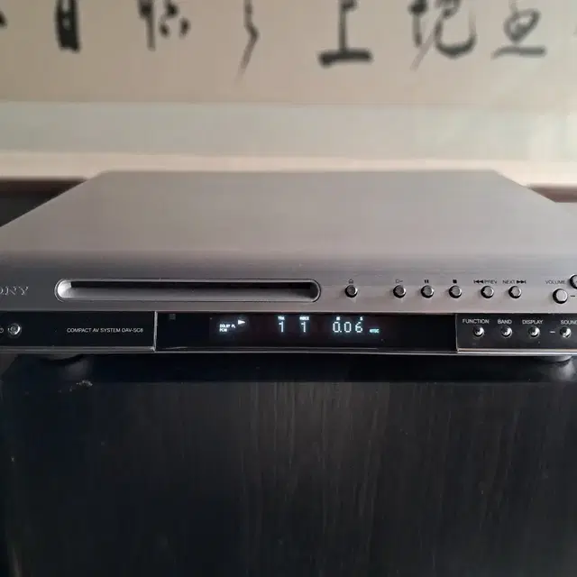 SONY   COMPACT AV SYSTEM  DAV-SC8