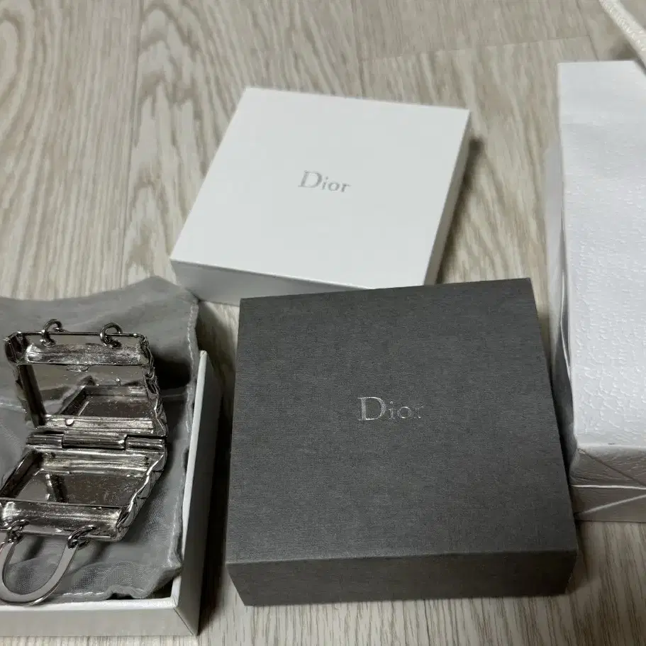 DiOR SILVER BAG CHARMㅡ디올백참