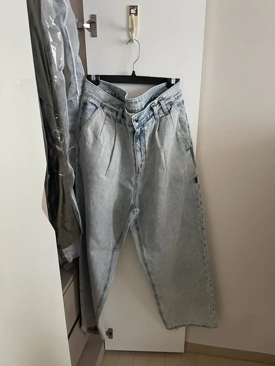 Shaped Wide Belted Denim Pants