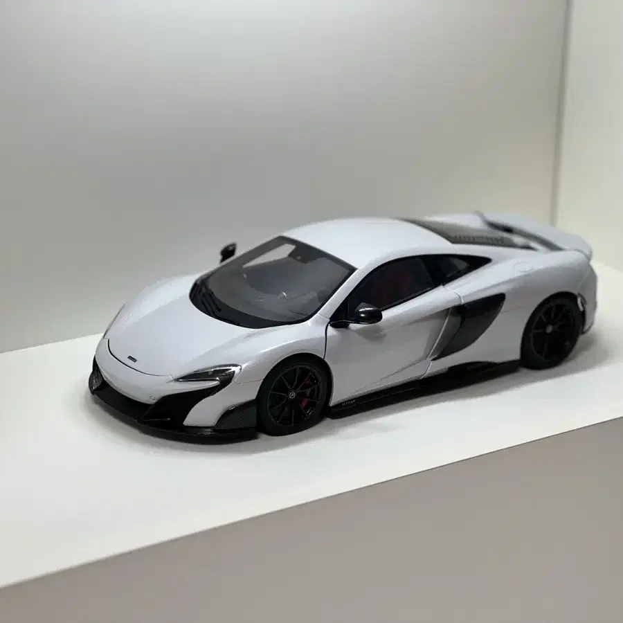 1:18 오토아트 맥라렌 675LT 자동차 다이캐스트