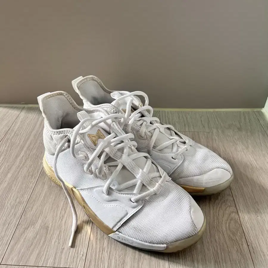 나이키 PG3 NASA 농구화 240 WHITE/GOLD