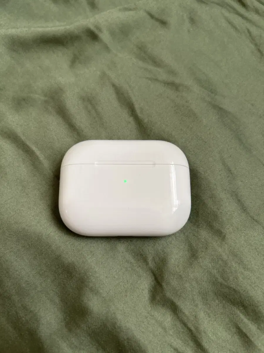 I sell the broken AirPods Pro 1st generation.