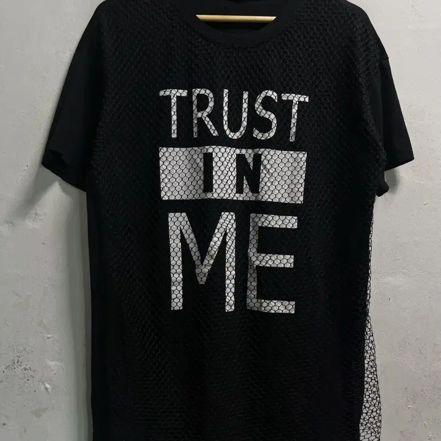 Free TRUST IN ME 스판 프린팅 루즈핏 반팔티