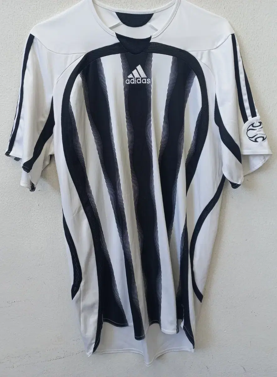 adidas Center Logo Old School Short Sleeve (Men100)