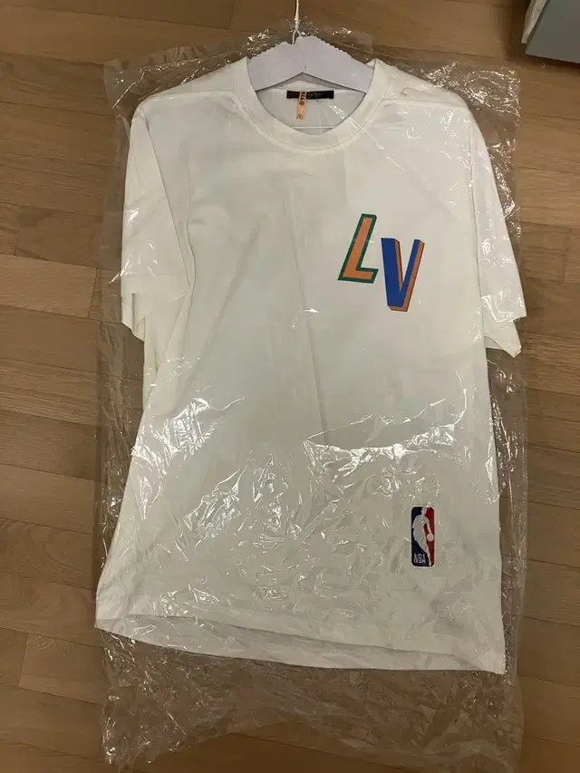 3XL 루이비통 x NBA 프론트 앤 백 레터스 프린트 티셔츠 1A8X8