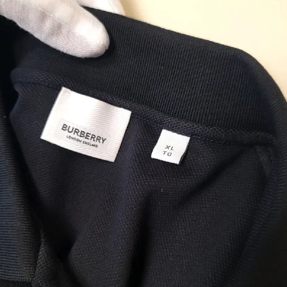 [정품] 버버리 BURBERRY 24SS 자수 로고 카라 티