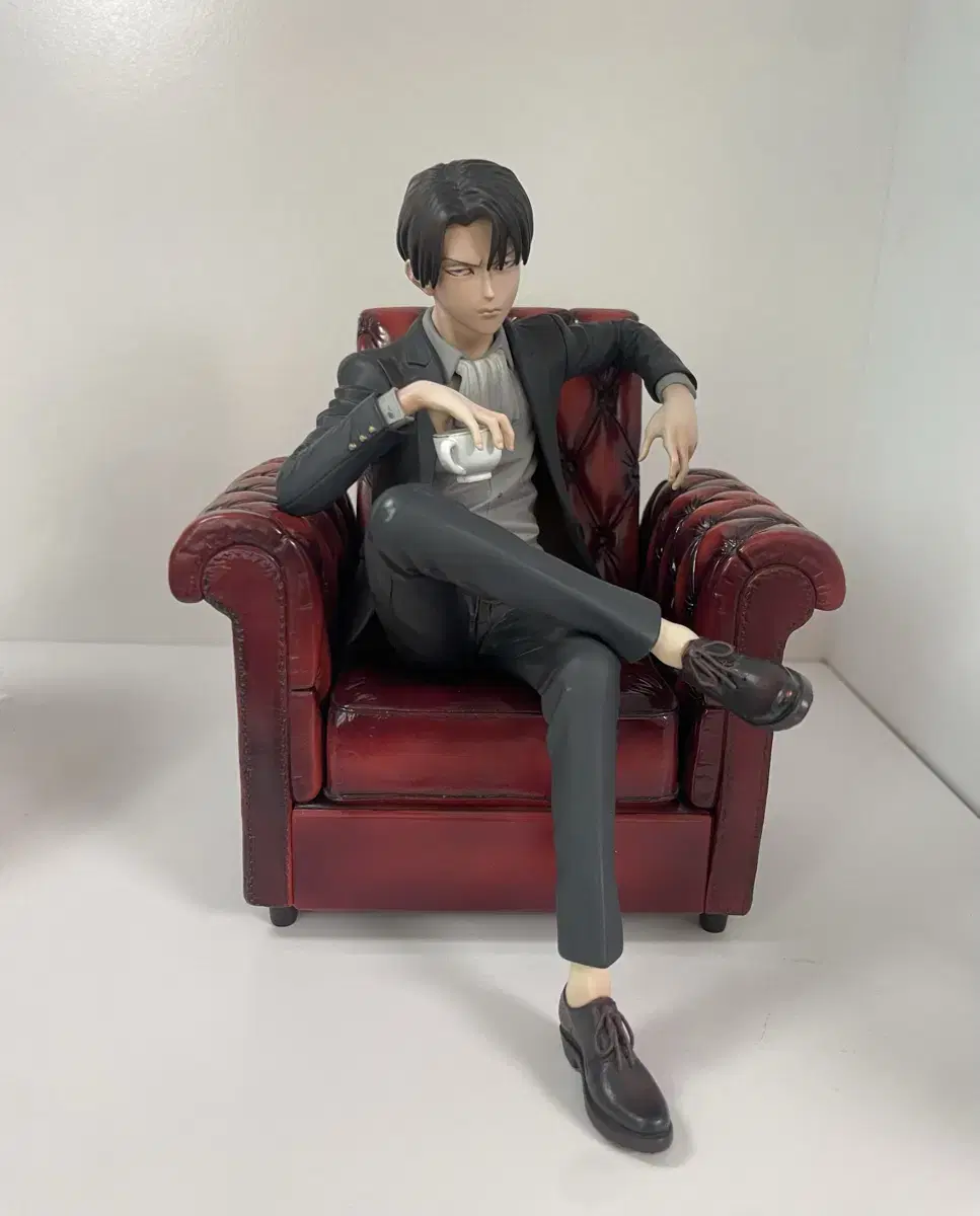 Attack on Titan Levi Sofa Figure WTS