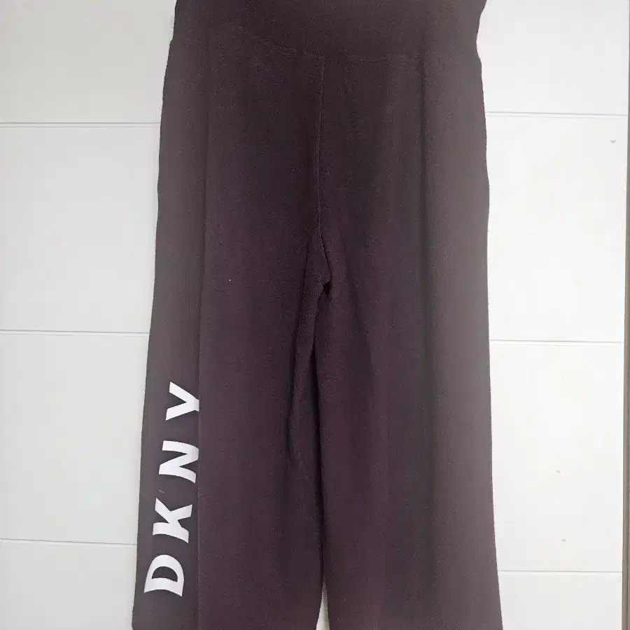 DKNY 츄리닝 반바지