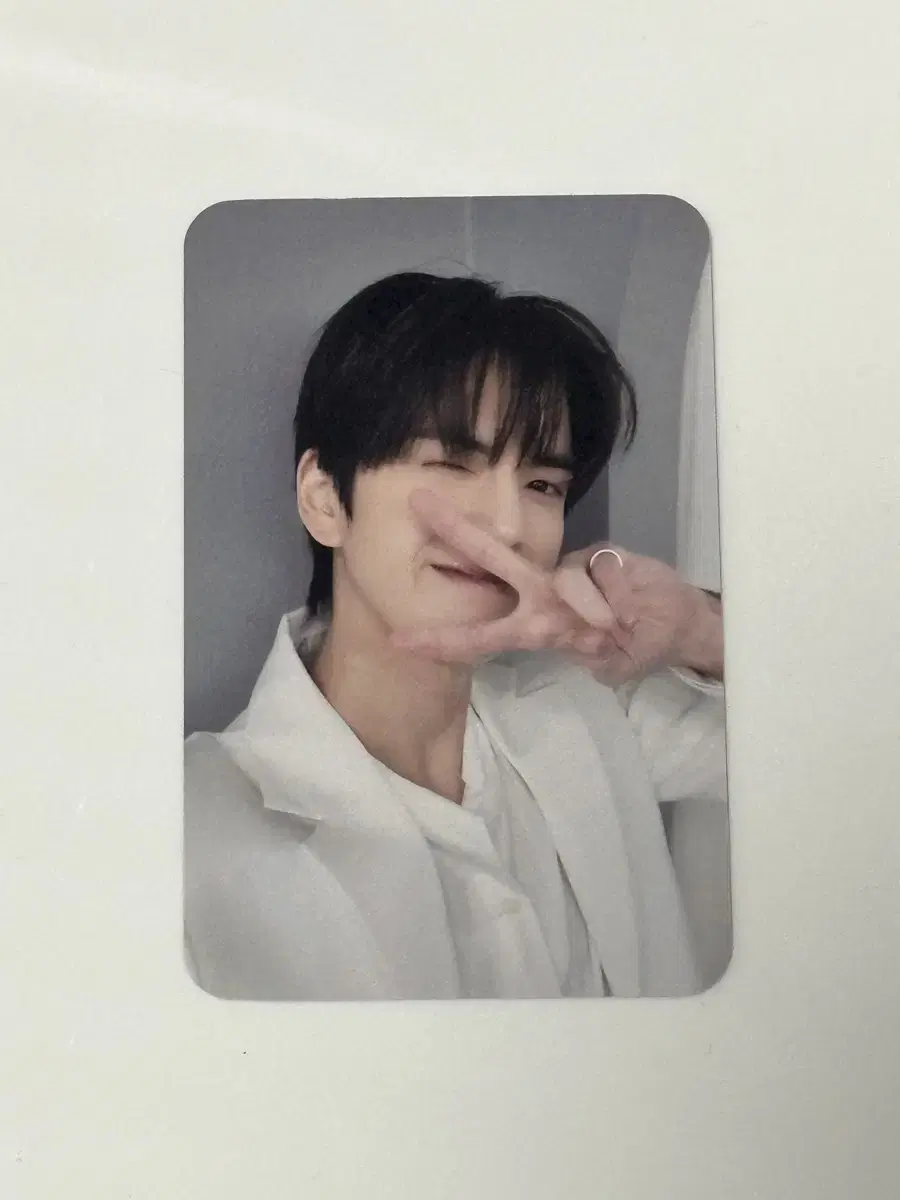 The Boyz younghoon photocard Dermatori