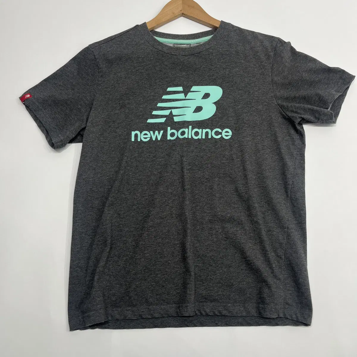 new balance big logo short sleeve tee 100