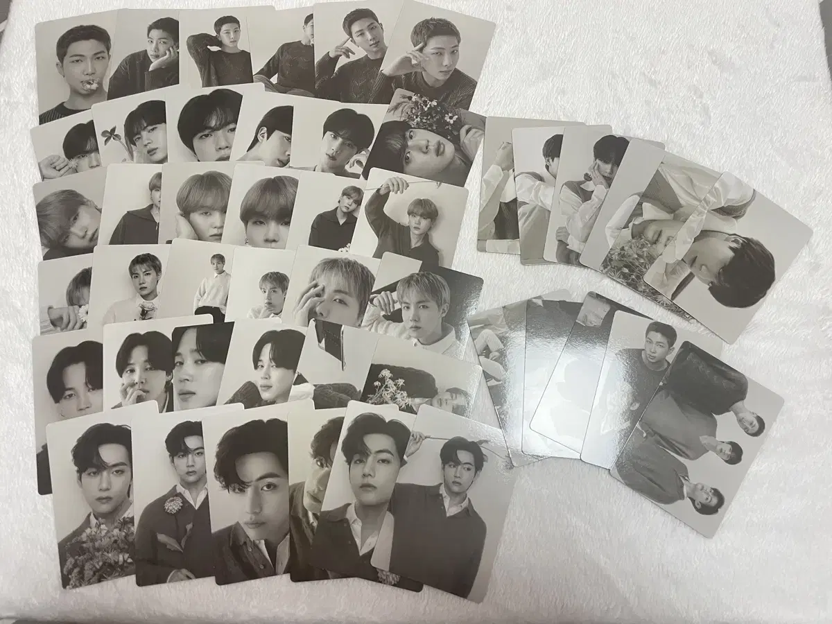 (Source) BTS bangtan Monochrome mini photocard de ball bulk wts 47pcs