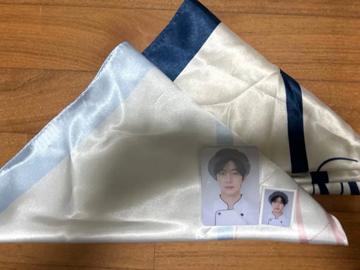 Hyungwon fan con Goods Scarf