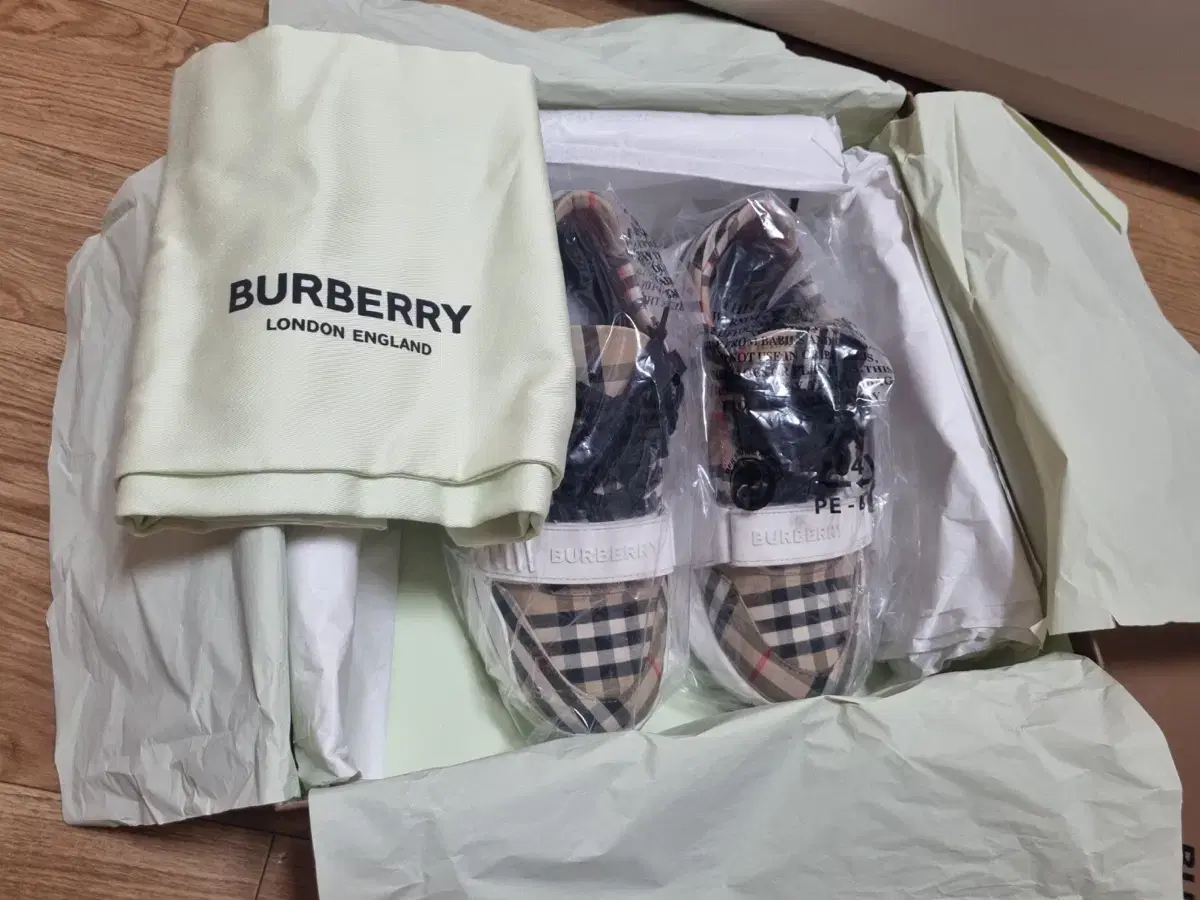 Burberry sneakers 265-275