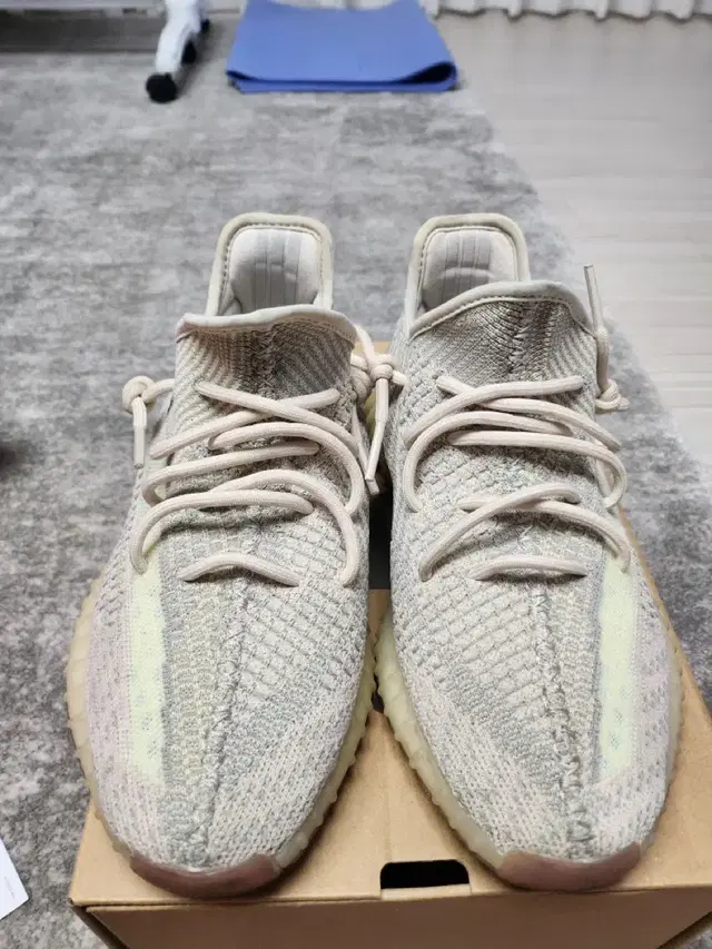 아디다스 이지부스트 YEEZY BOOST 350 V2  260사이즈