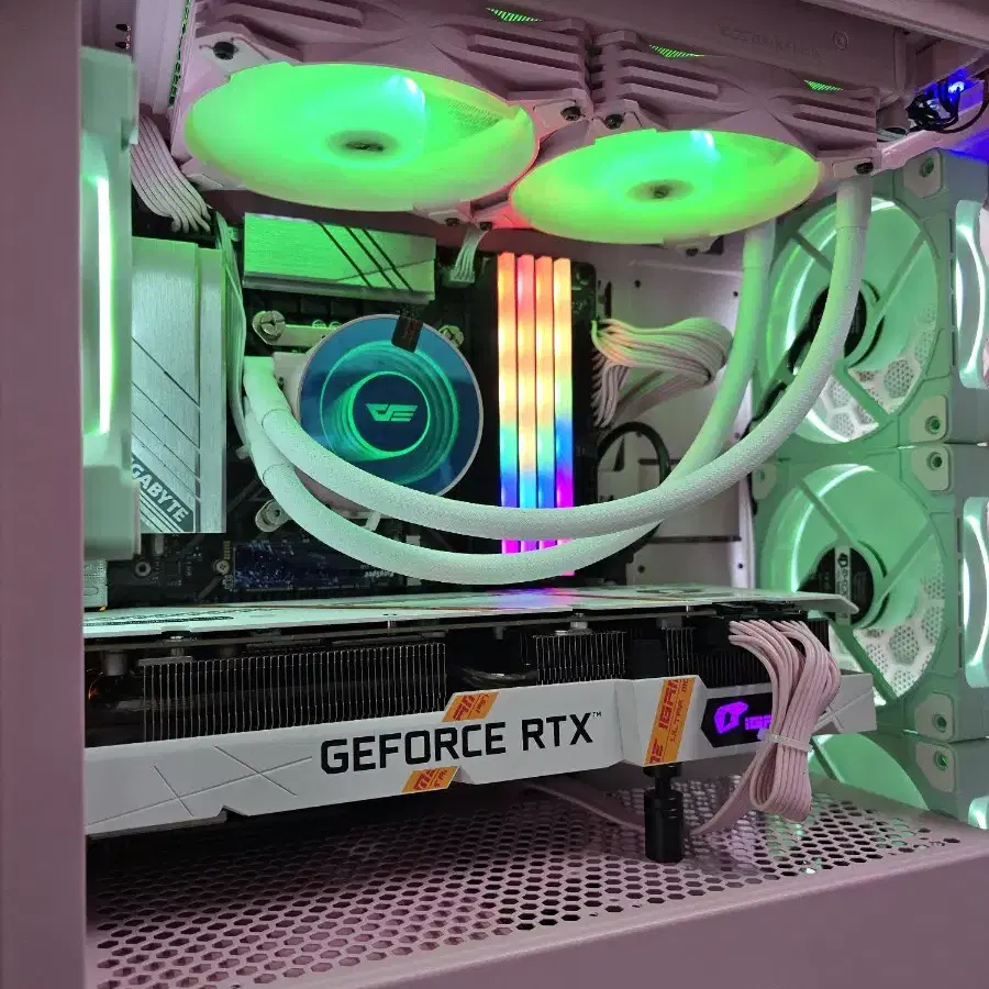 게이밍 본체 (I7 9700K RTX3060 12G)