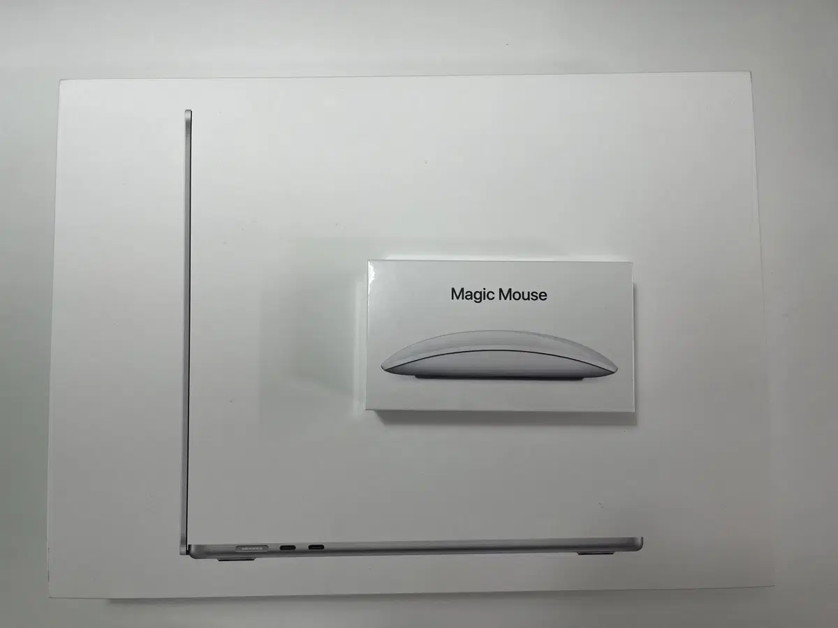 (Unsealed) MacBook Air m3 15-inch & Magic Mouse