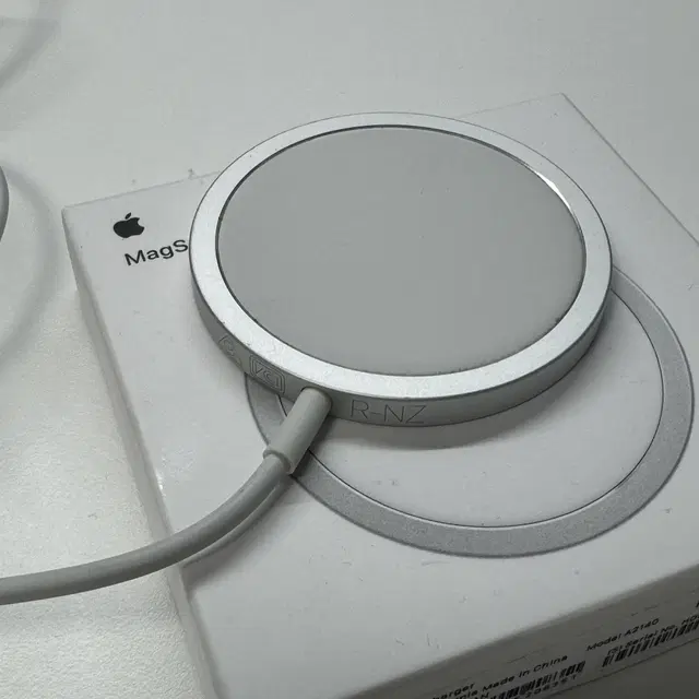 애플 정품 맥세이프 충전기 팝니다. Apple Magsafe