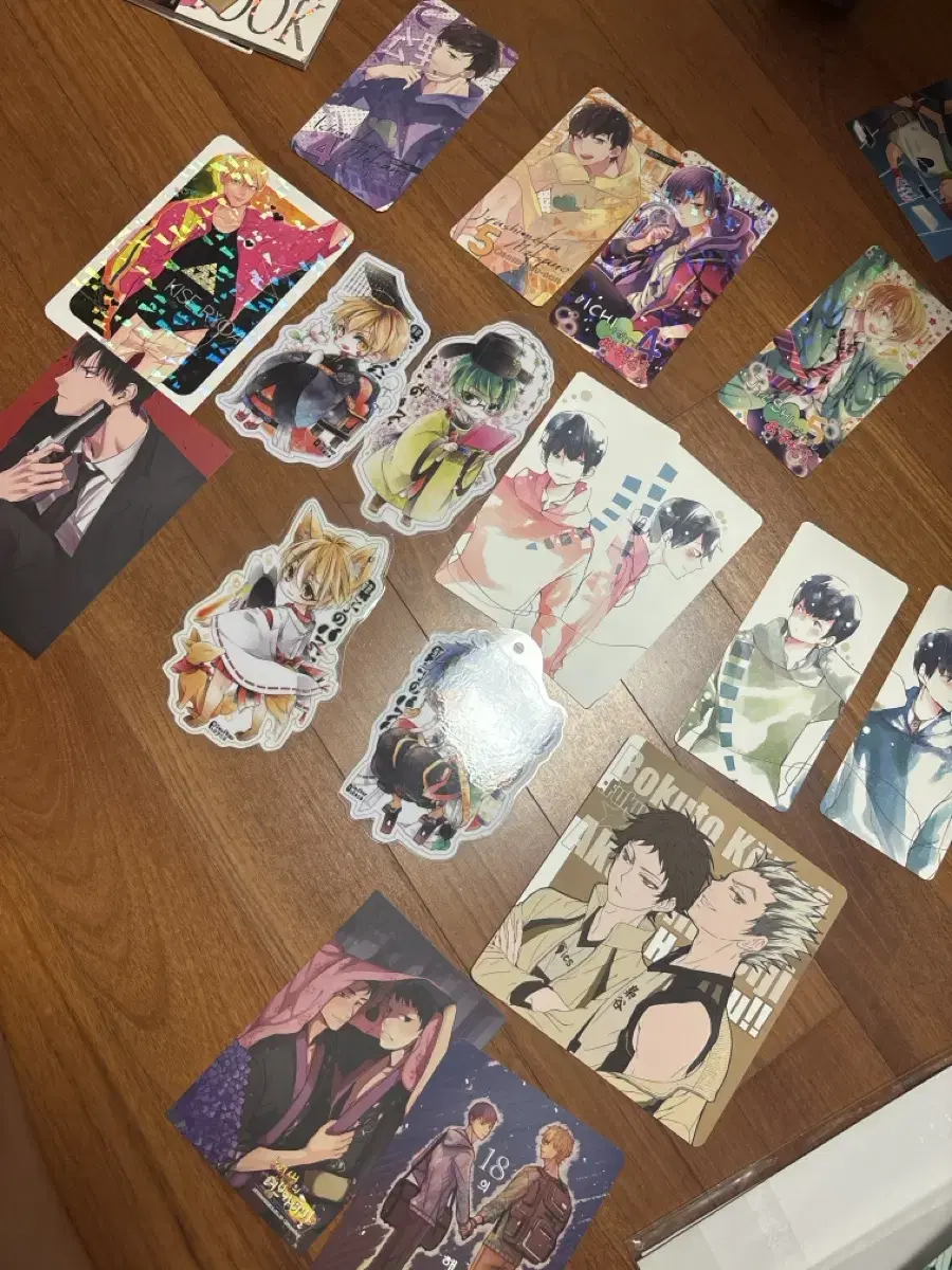 Kuroko's Basketball/Osomatsu statue/Haikyuu postcards