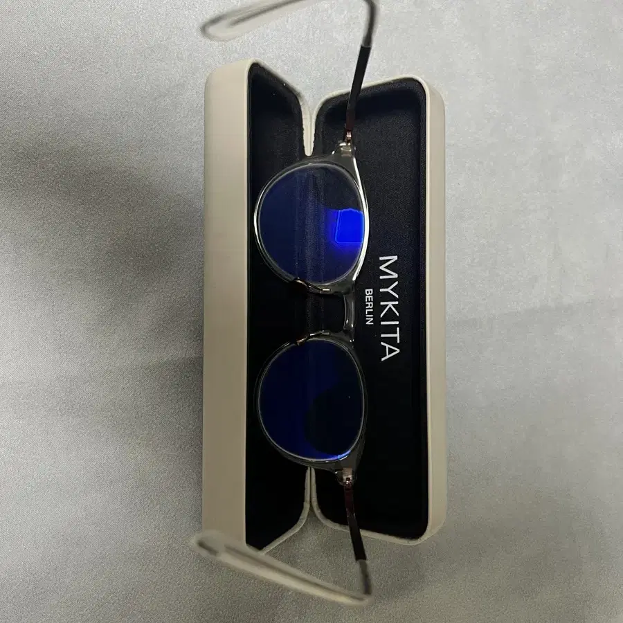 마이키타(MYKITA TALINI) 레어탬 45만에 팝니다