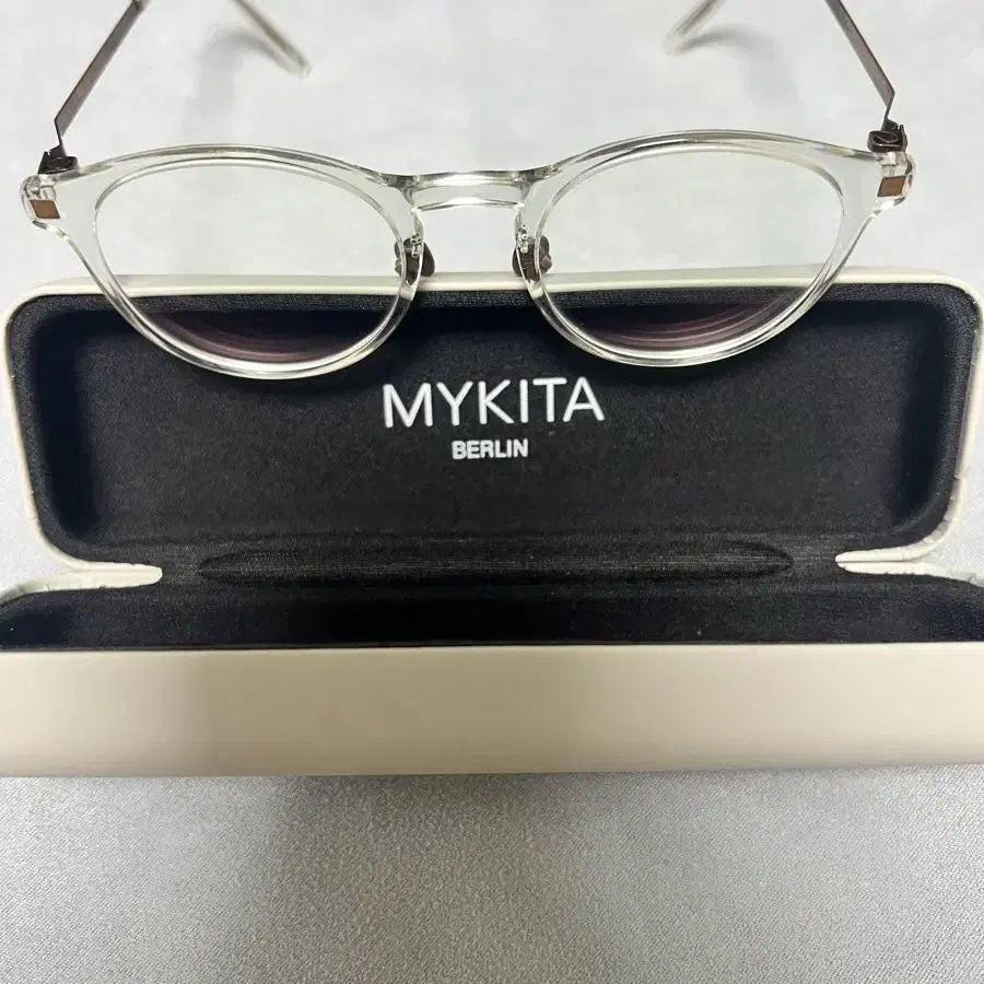 마이키타(MYKITA TALINI) 레어탬 45만에 팝니다