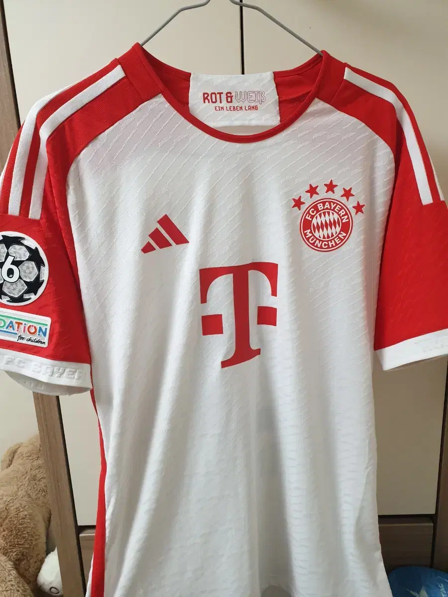 Bayern Munich 23-24 kim minjae I have an Authentic Champions League jersey for sale.