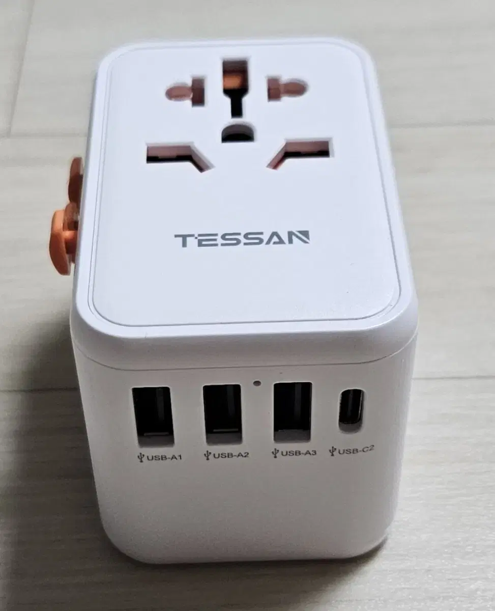 TESSAN 45W 세계여행용45W 어댑터636DT