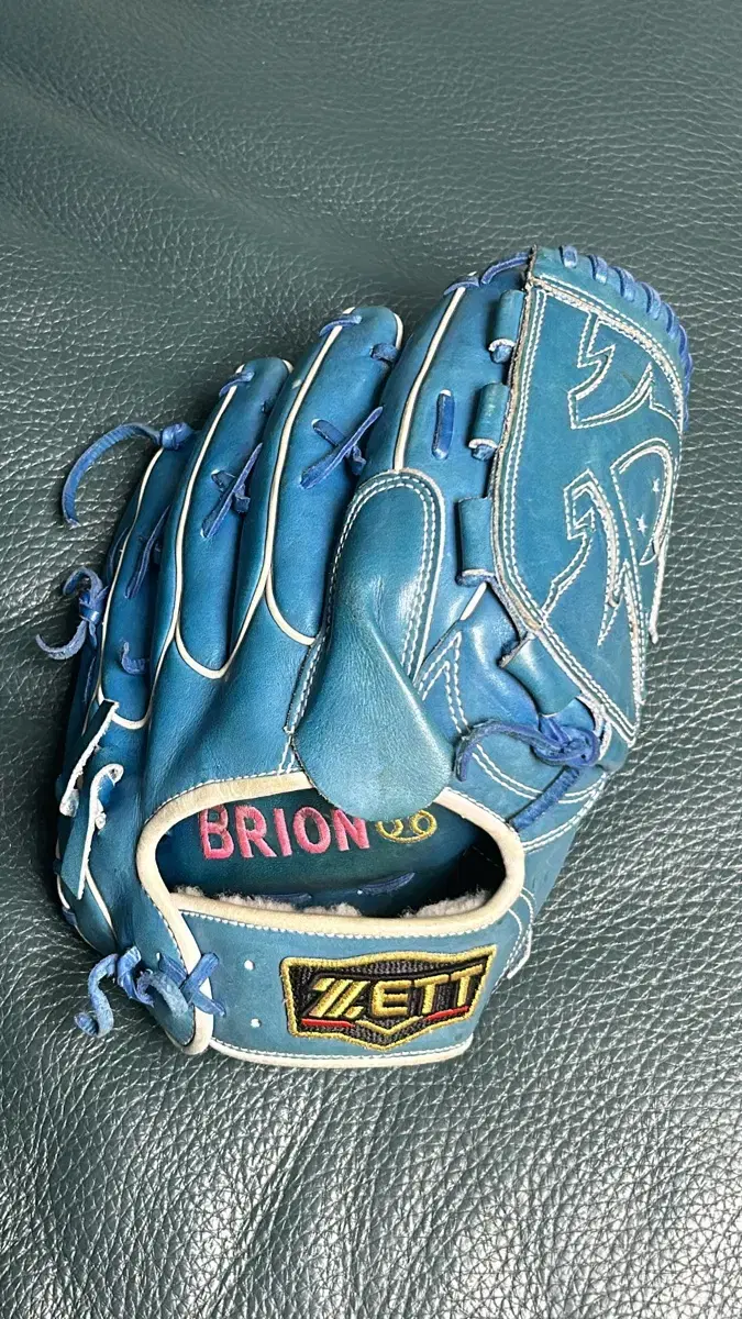 Jet Prostates Pitching Glove