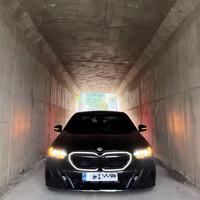 bmw g60 5시리즈 아이코닉 글로우 크롬죽이기