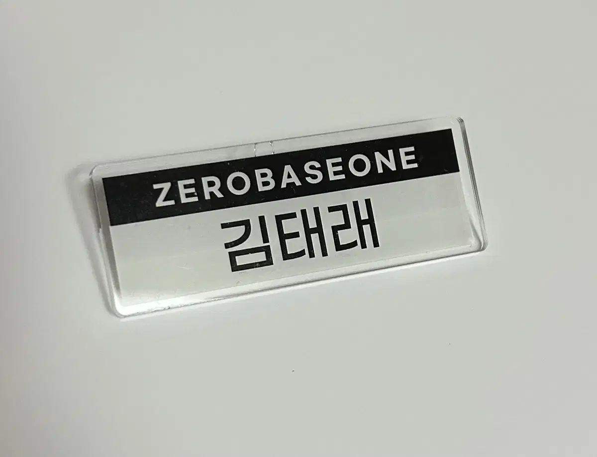 zerobaseone kim taerae sells name badges