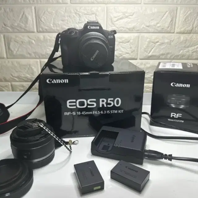 캐논 r50 판매합니다(캐논 RF 16mm F2.8 STM 렌즈포함)