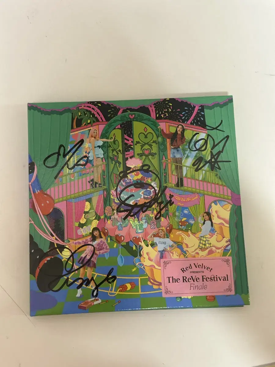 Red Velvet sign album