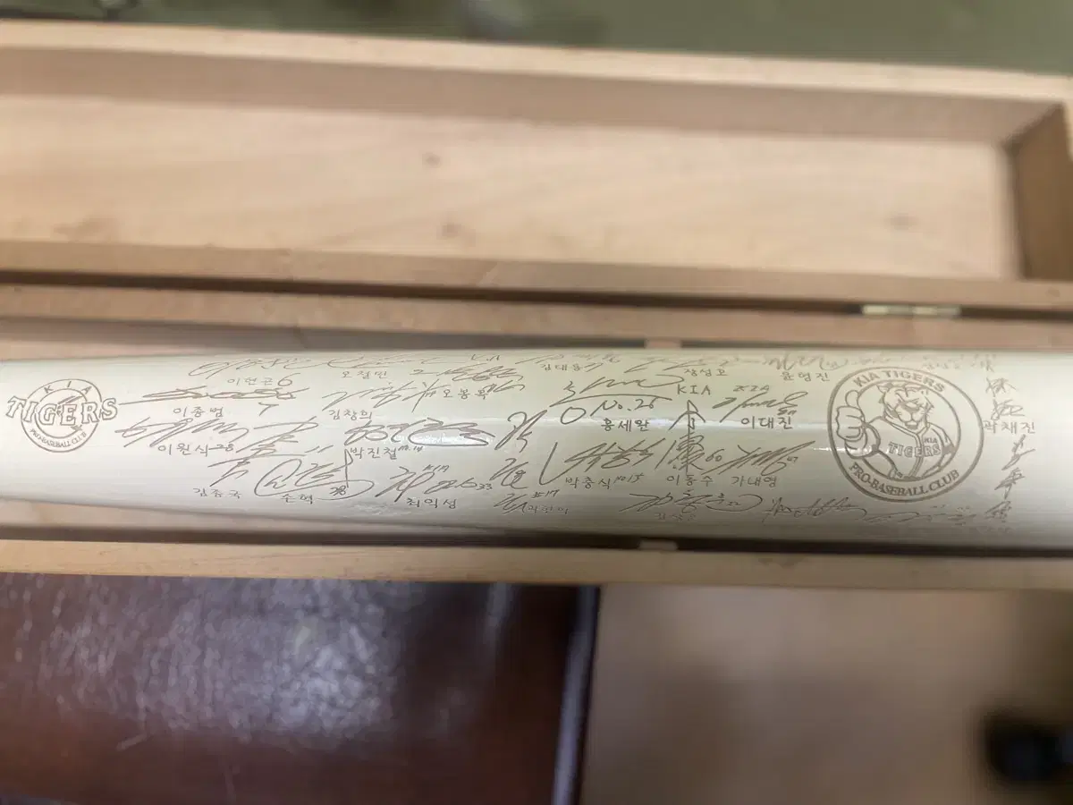 Kia Tigers autographed bat 2002