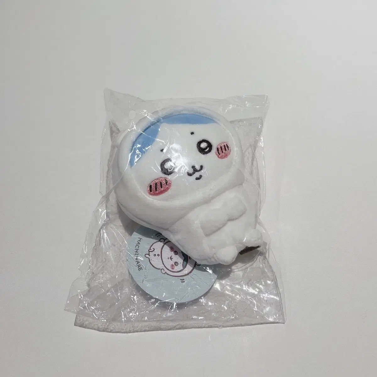 하치와레 앉은 누이 농담곰 인형