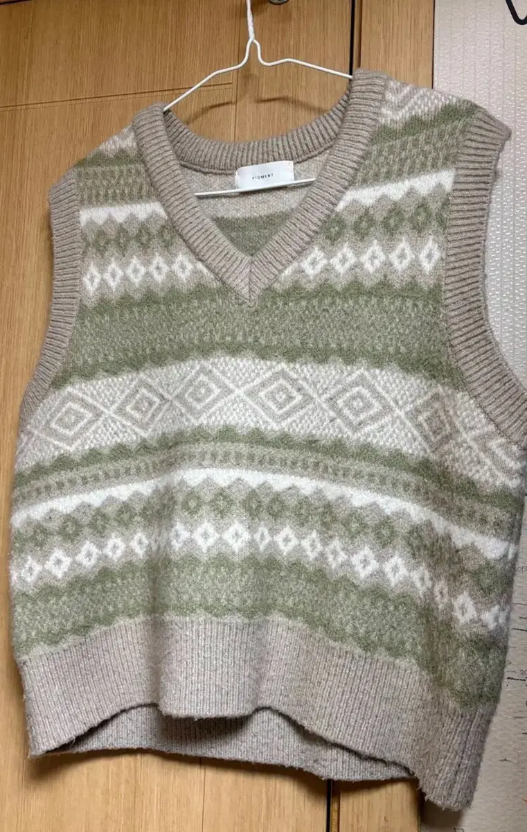 Pigment knit vest