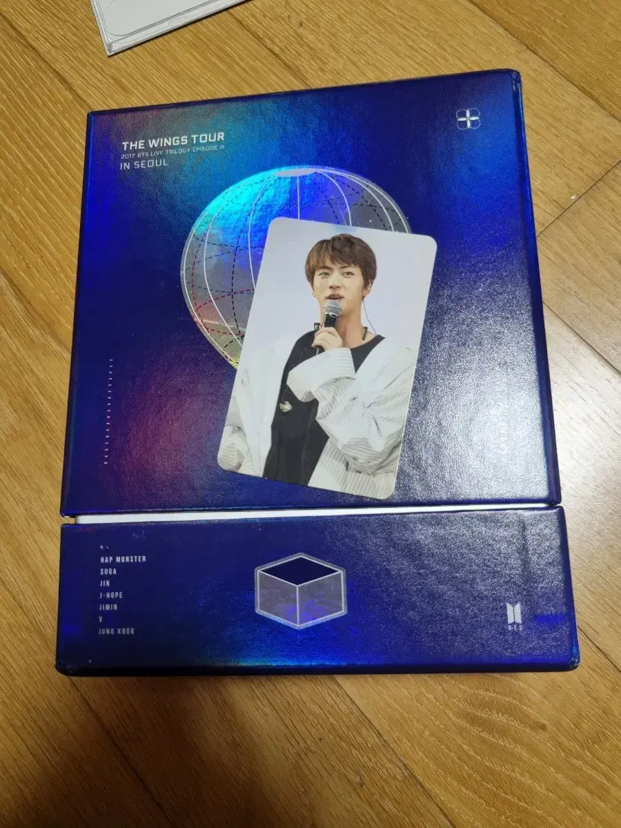 방탄 윙즈투어 콘서트 dvd 석진 포카포함 풀셋양도.  bts