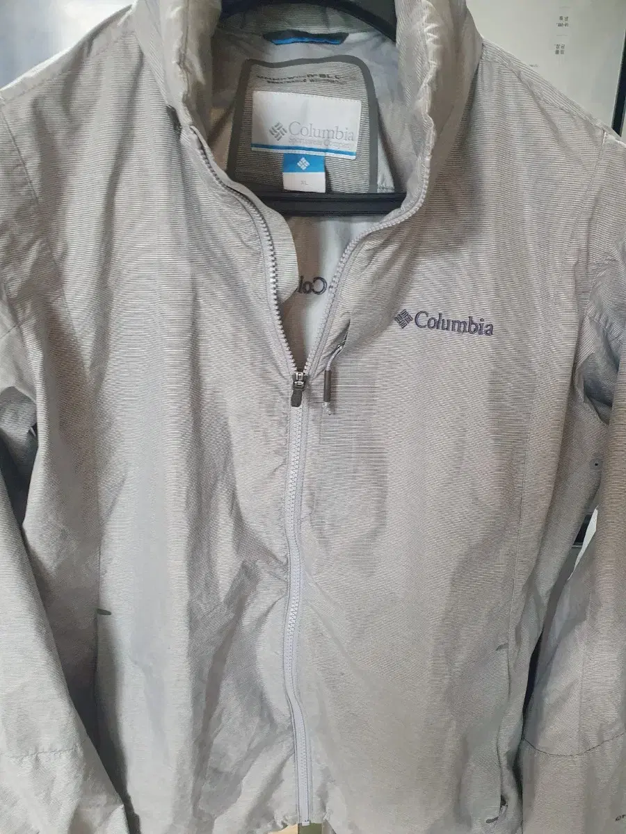 Columbia Windbreaker Size 105