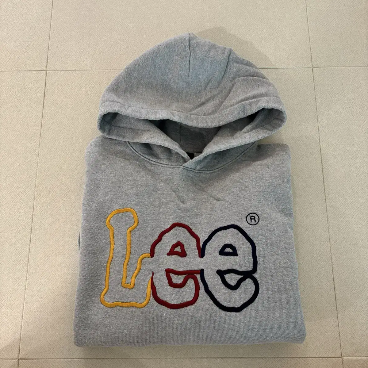 If it doesn't sell by the weekend, I'll dispose of it. Clean))) Lee Hoodie