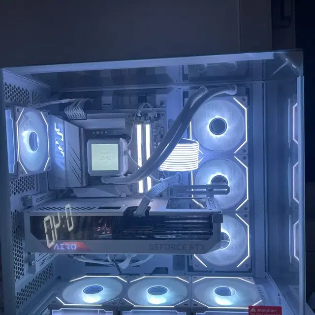 7800x3d rtx4080super 리안리 고사양 컴퓨터 본체 화이트