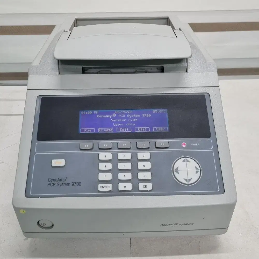 Applied Biosystems PCR System 9700.