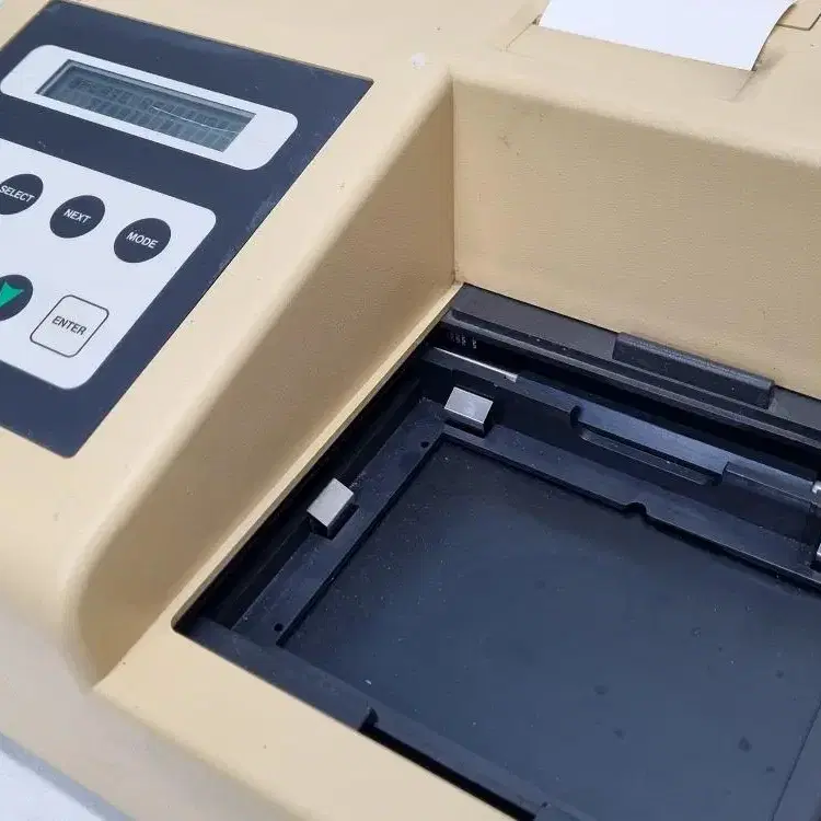 BIO-RAD 550 Microplate Reader.